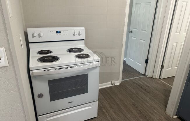 2 beds, 1 bath, $975