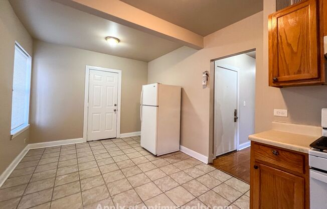 2 beds, 1 bath, $1,150, Unit 4840 #1N