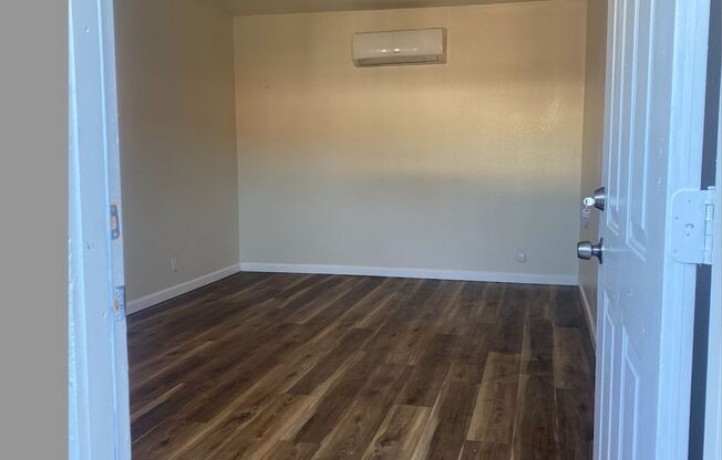 1 bedroom, 1 bath unit available in a triplex in Oakland