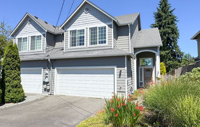 Beautiful 3 bed, 2.5 bath Edmonds Duplex Unit, $3,200/mo.