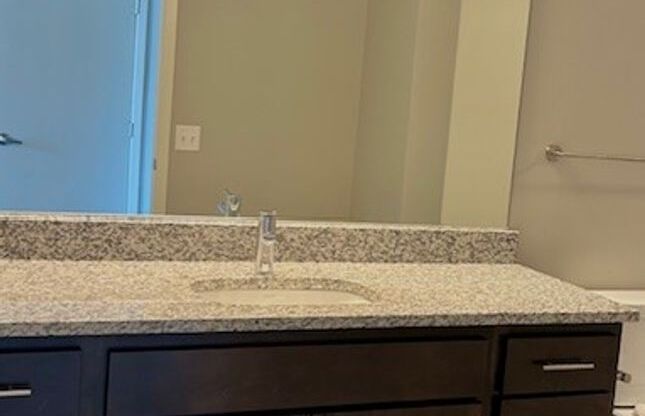 2 beds, 2 baths, 990 sqft, $2,125, Unit 422