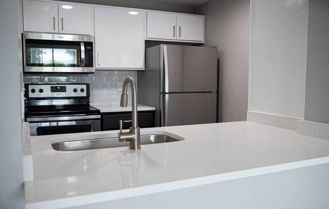 1 Bedroom Kitchen - Coen & Columbia