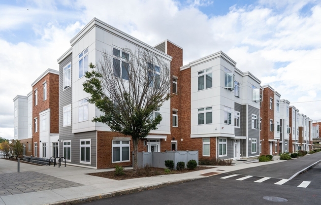 1 bed, 1 bath, 670 sqft, $2,900, Unit 105