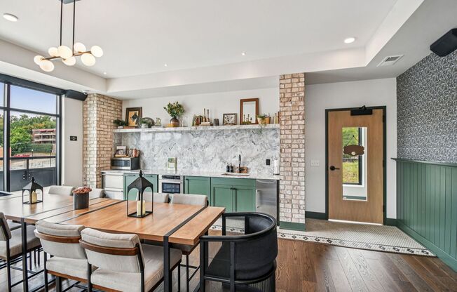 1 bed, 1 bath, 734 sqft, $2,595, Unit 318