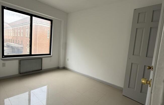 163 10 89 AVE