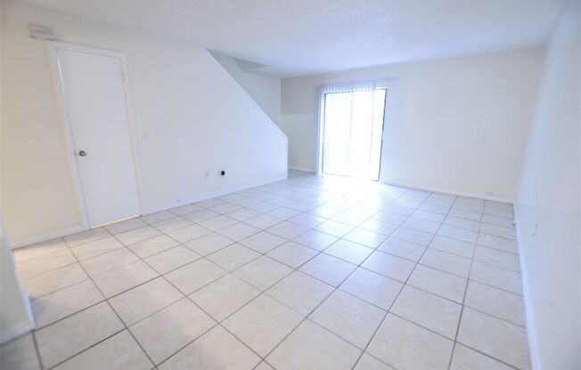 Lovely 2 Bedroom, 2 1/2 bath townhome in Orlando!