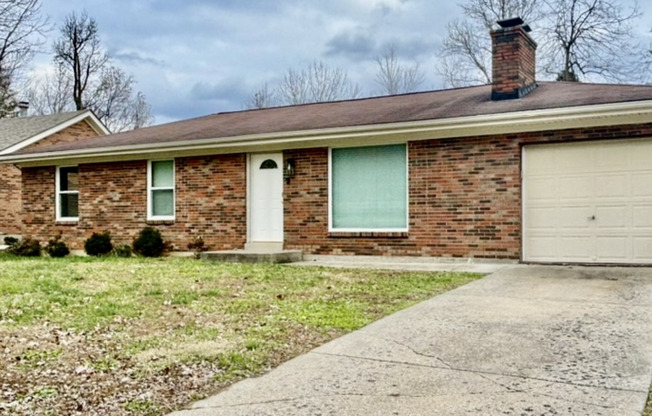 3BR/1.5 BA with two bonus rooms and finished basement in New Albany!