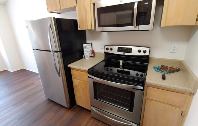 1 bed, 1 bath, 878 sqft, $1,480, Unit 1690-236
