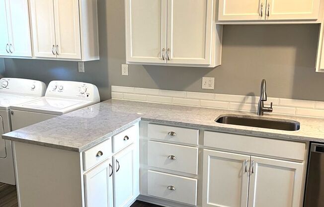 Bright, Updated 2BR Apartment in Prime SW Portland Location