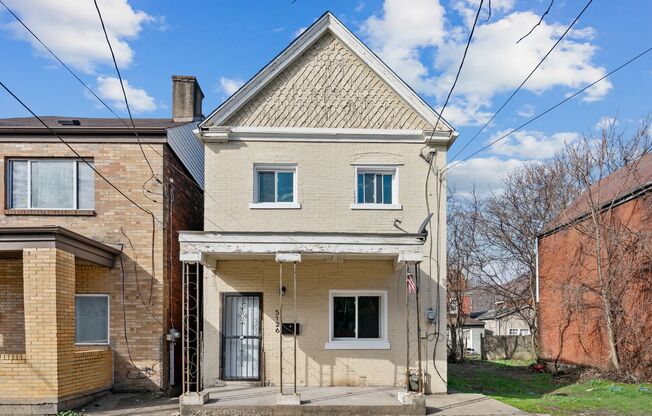 Newly renovated 2 bedroom house in Hazelwood!