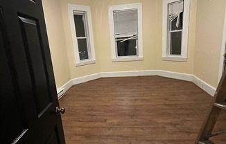 3 beds, 1 bath, 4,768 sqft, $2,700, Unit 842