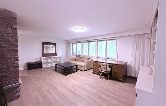 3 beds, 2 baths, 1,100 sqft, $3,500, Unit B
