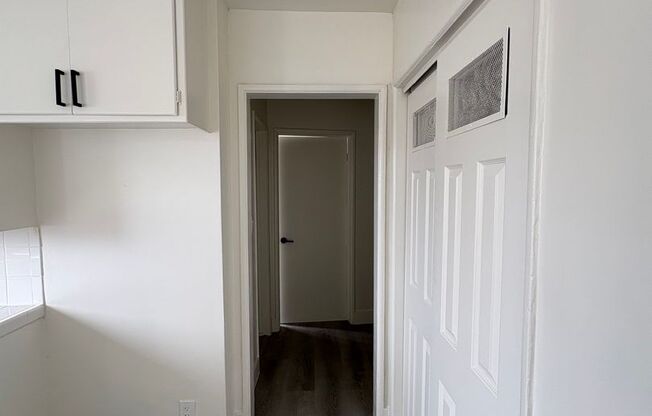 3 beds, 1 bath, 1,075 sqft, $2,695, Unit 14518 S Berendo Ave-B