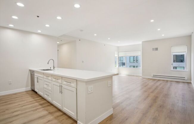 2 beds, 1 bath, 970 sqft, $2,795, Unit 402