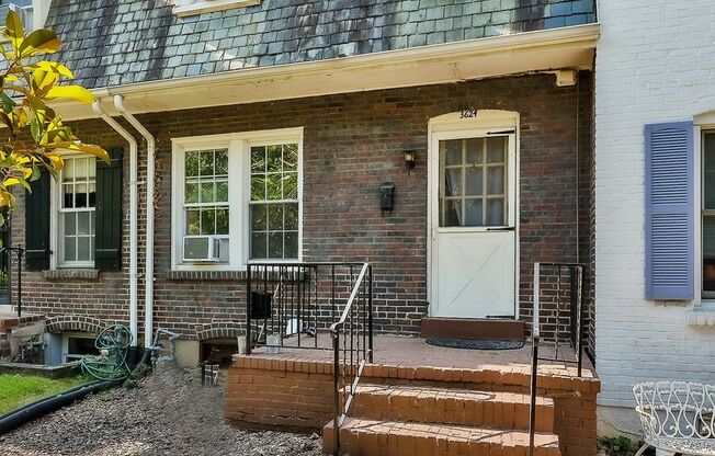 NW Rowhouse Near Georgetown University & Hospital Available August 1st