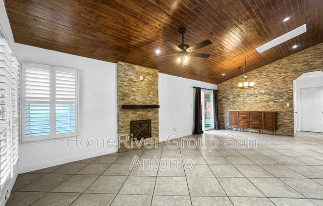 3318 STONEY SQ
