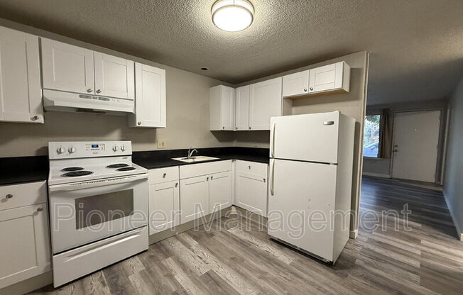 851 W 5th Ave
