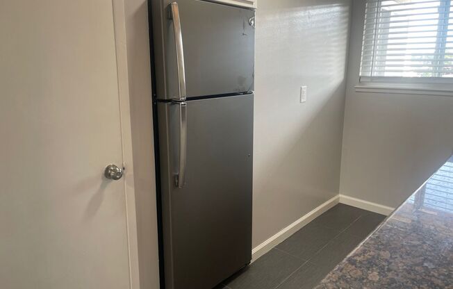 1 bed, 1 bath, 650 sqft, $1,619, Unit 12