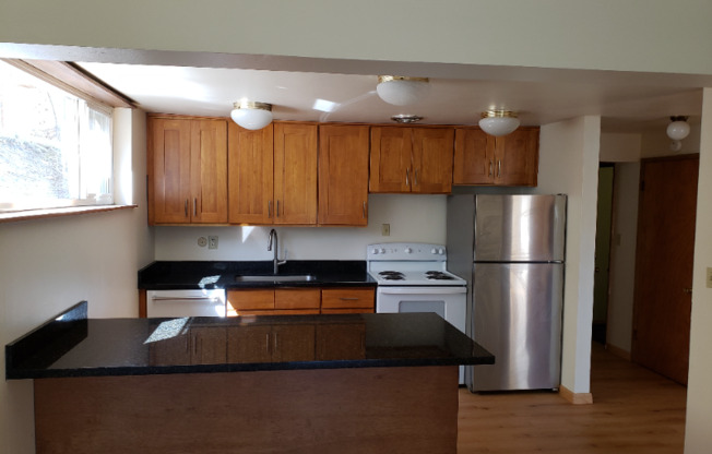 12722 76 AVE S