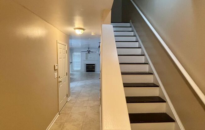 **PRICE IMPROVEMENT** 141 Chastain Loop: 3 BR / 2.5 BA townhouse with private backyard and large deck. Only minutes to Bullsboro Drive and I-85. Available NOW!!
