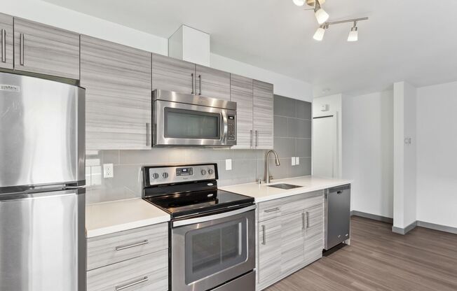 Studio, 1 bath, 380 sqft, $1,695, Unit 215