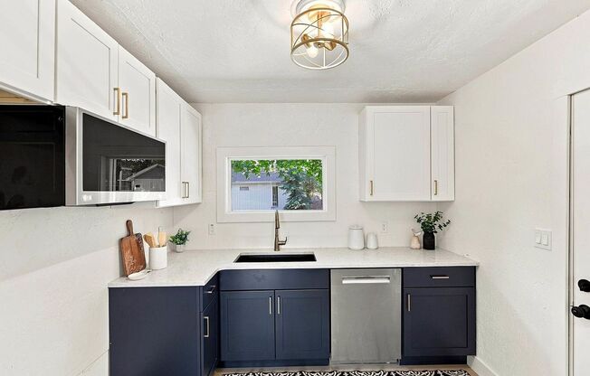 Newly Remodeled 4 bedroom, 2 bathroom home in Spokane Valley Available Now!