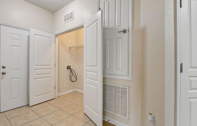 3 beds, 2 baths, $1,865, Unit UNIT 103