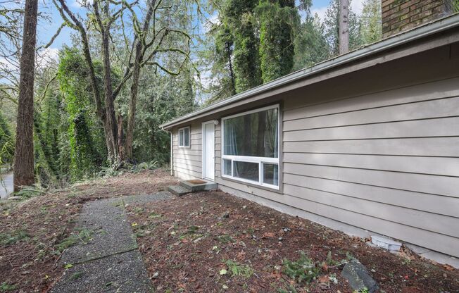 Desirable west side location offering 2 bedrooms 1 bath, duplex. Olympia School District