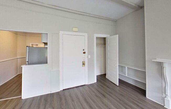1 bed, 1 bath, 700 sqft, $1,349, Unit 42-3
