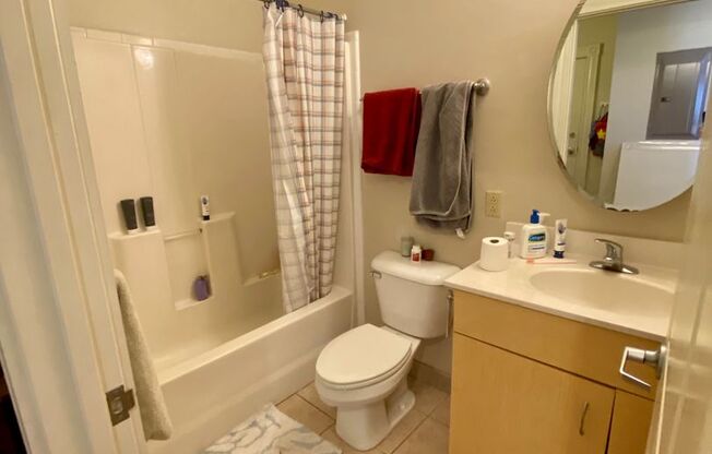 2 beds, 2 baths, 900 sqft, $1,850, Unit 402