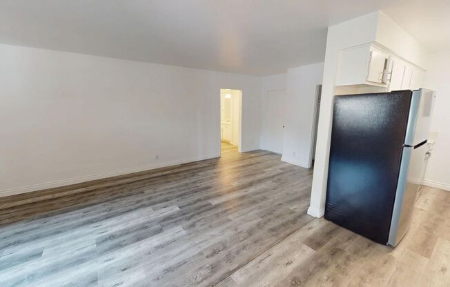 The Regal Villa Apts...Gorgeous Newly Remodeled 2 Bedroom.. Prime Location! CALL NOW!