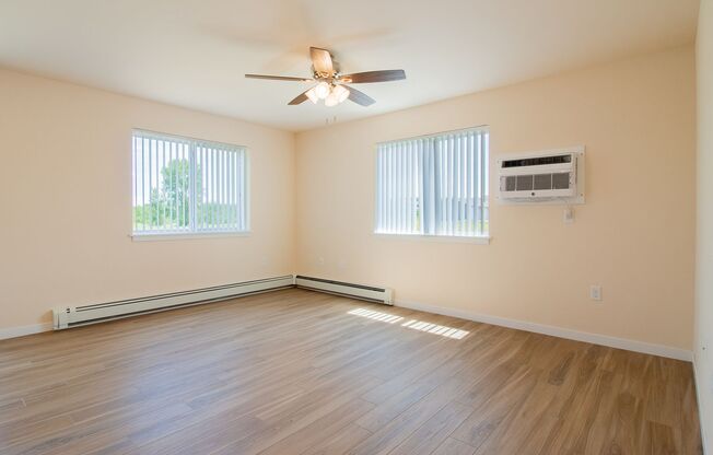 1 bed, 1 bath, 645 sqft, $1,379, Unit EC 4242-01