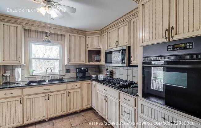 176 MARKHAM MAIN HOUSE DR