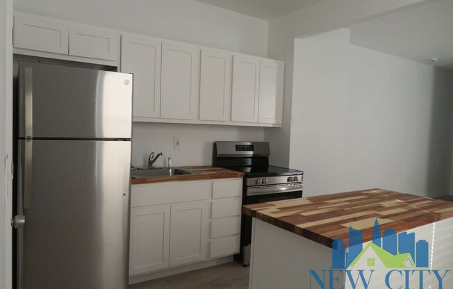 2 beds, 1 bath, $1,299, Unit 189 N Central Ave