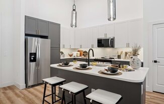 505 W 8 ST