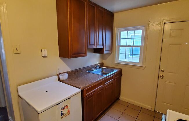 2 Bedroom 1 Bathroom Duplex!