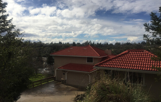 Great Location in Folsom-4 Bedroom Home!!
