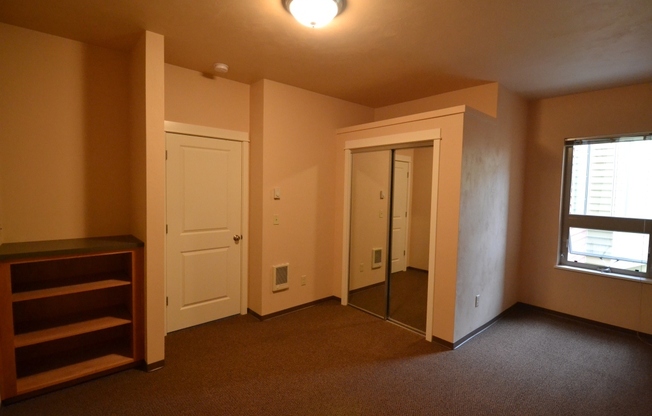 2 beds, 1.5 baths, 879 sqft, $1,900, Unit 09