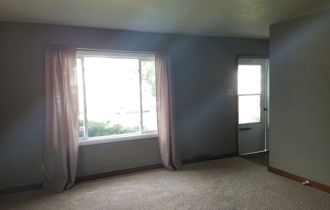 2 beds, 1 bath, $975