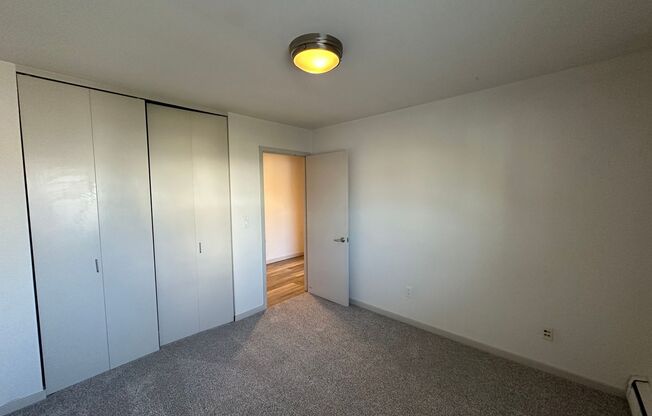 2 beds, 1 bath, $1,395, Unit 322