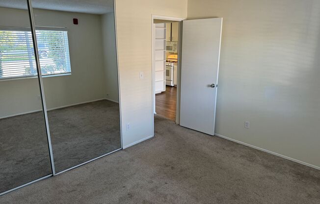 2 beds, 1 bath, 700 sqft, $2,460, Unit 07