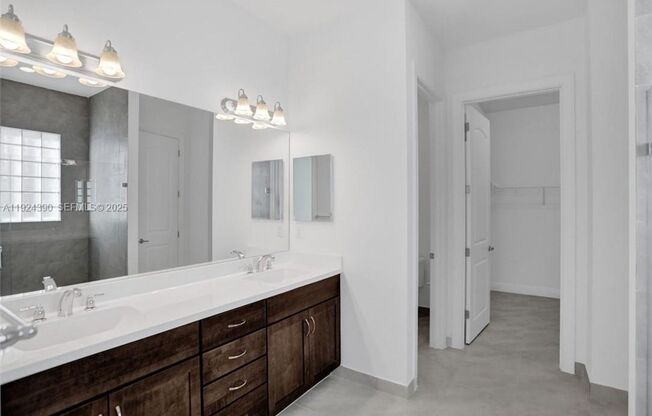 8450 NW 39TH CT #8450 CORAL SPRINGS, FL 33065