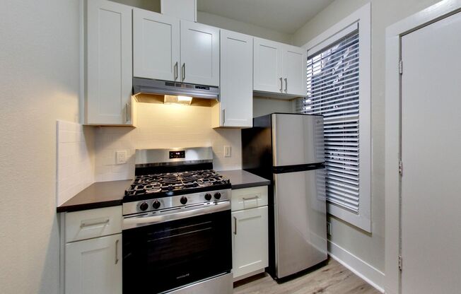 563 Webster Street/805 Hayes Street (1291rc)