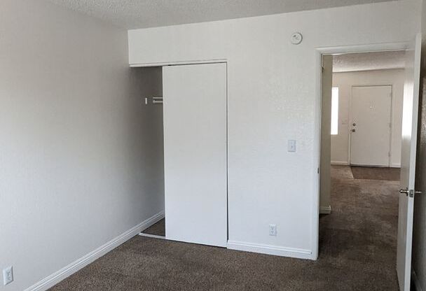 2 beds, 1 bath, $900, Unit D