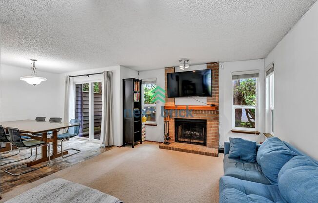 3 BEDS & 1.5 BATH FOR RENT
