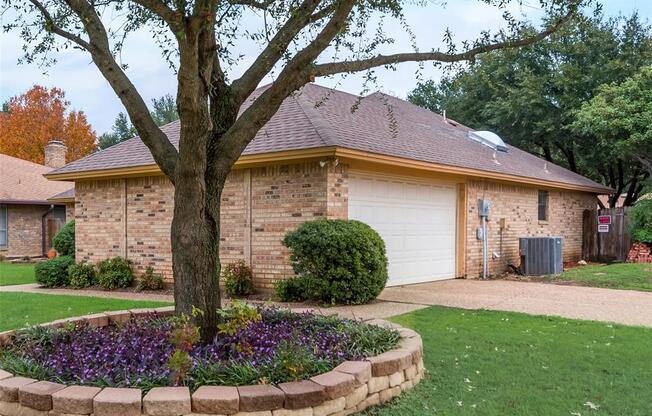 7825 SILVERIDGE DR