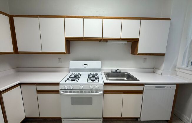 1 bed, 1 bath, 962 sqft, $1,510, Unit New King Edward  306