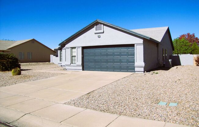 4BR/2BA/2CG, 1718 sq.ft. home in the Mountain Eidge subdivision in Sierra Vista, AZ