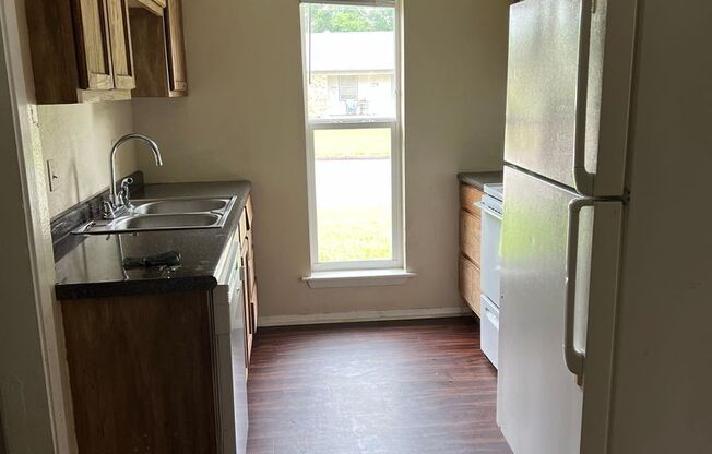 2 beds, 1 bath, $850, Unit 318 B