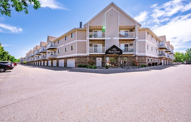 1 bed, 1 bath, 711 sqft, $1,075, Unit 3720214R